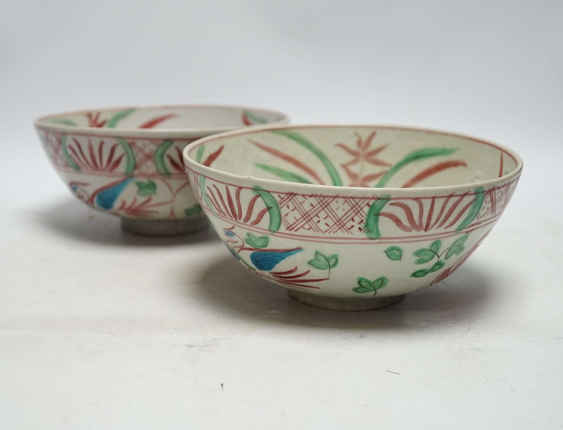 A pair of Chinese Swatow bowls, late 16th century, 19.5cm diameter